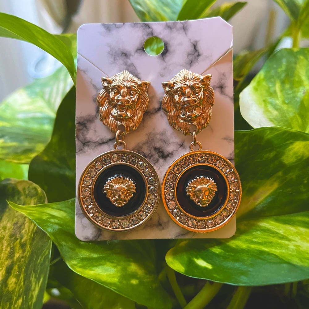 The lion earrings